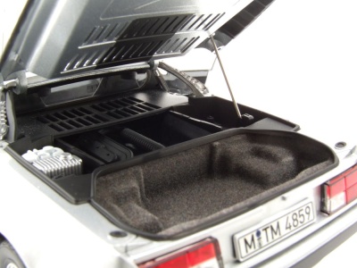 BMW M1 1980 silber Modellauto 1:18 Norev