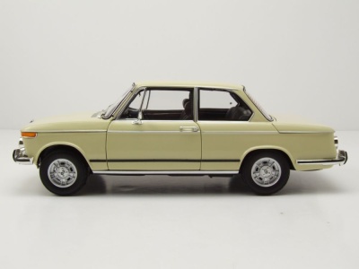 BMW 2002 Tii 1972 beige Modellauto 1:18 Kyosho
