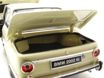 BMW 2002 tii beige Modellauto 1:18 Kyosho