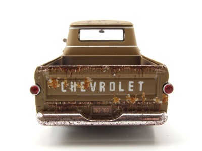 Chevrolet Apache Fleetside Pick Up 1958 braun verwittert Modellauto 1:24 Motormax