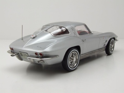 Chevrolet Corvette Sting Ray C2 1963 silber Modellauto 1:18 Norev