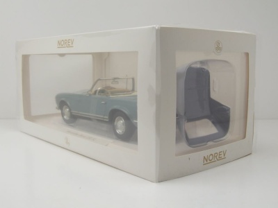 Mercedes 230 SL Pagode W113 1963 hellblau Knockin on Heavens Door Modellauto 1:18 Norev