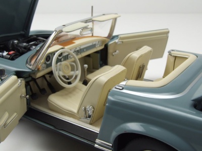 Mercedes 230 SL Pagode W113 1963 hellblau Knockin on Heavens Door Modellauto 1:18 Norev