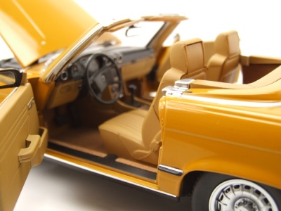 Mercedes 450 SL Cabrio R107 1975 orange Modellauto 1:18 Norev