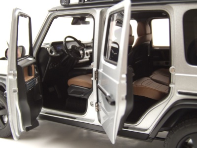 Mercedes G-Klasse G-Modell 2024 silber schwarz Modellauto 1:18 Norev