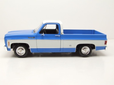 Chevrolet C-10 Cheyenne Super Pick Up 1974 blau weiß Modellauto 1:18 Maisto