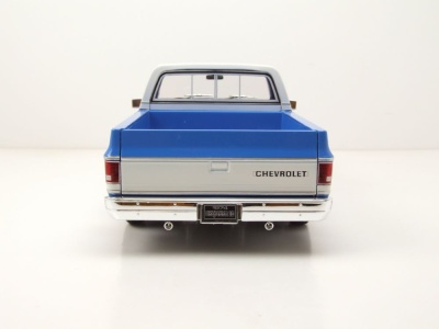 Chevrolet C-10 Cheyenne Super Pick Up 1974 blau weiß Modellauto 1:18 Maisto