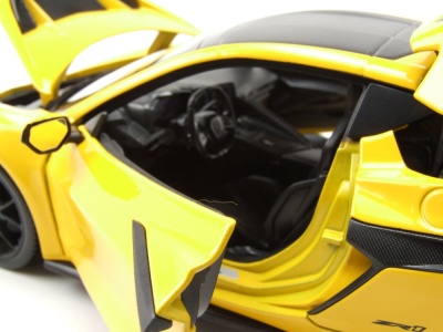 Chevrolet Corvette ZR1 Coupe gelb schwarz Modellauto 1:18 Maisto