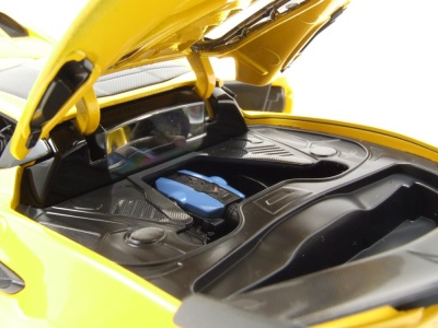 Chevrolet Corvette ZR1 Coupe gelb schwarz Modellauto 1:18 Maisto