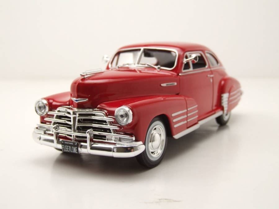 Chevrolet Fleetline Aerosedan 1948 rot Modellauto 1:24 Maisto
