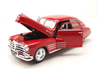 Chevrolet Fleetline Aerosedan 1948 rot Modellauto 1:24 Maisto