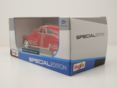 Chevrolet Fleetline Aerosedan 1948 rot Modellauto 1:24 Maisto
