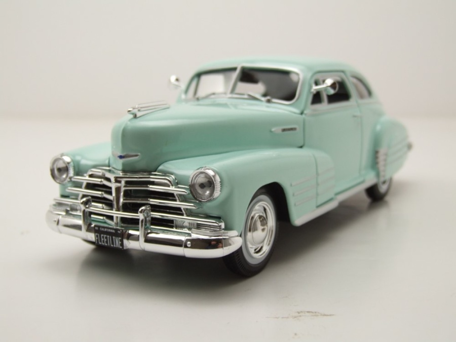 Chevrolet Fleetline Aerosedan 1948 hellgrün Modellauto 1:24 Maisto