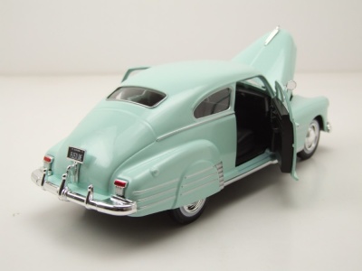 Chevrolet Fleetline Aerosedan 1948 hellgrün Modellauto 1:24 Maisto