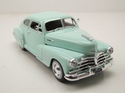 Chevrolet Fleetline Aerosedan 1948 hellgrün Modellauto 1:24 Maisto
