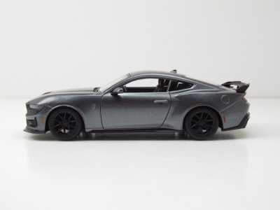 Ford Mustang Dark Horse 2024 grau metallic Modellauto 1:24 Maisto