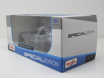 Ford Mustang Dark Horse 2024 grau metallic Modellauto 1:24 Maisto