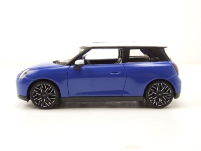 Mini Cooper SE J01 2023 blau weiß Modellauto 1:24 Maisto