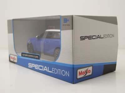 Mini Cooper SE J01 2023 blau weiß Modellauto 1:24 Maisto