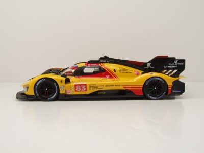 Ferrari 499P #83 Le Mans 2024 gelb mit Vitrine Kubica Schwarzman Ye Modellauto 1:18 Bburago