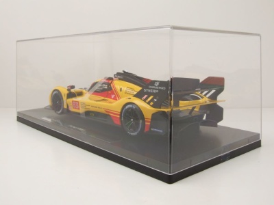 Ferrari 499P #83 Le Mans 2024 gelb mit Vitrine Kubica Schwarzman Ye Modellauto 1:18 Bburago