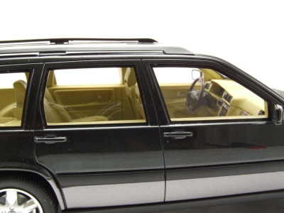 Volvo V70 XC Cross Country 1996 - 1999 schwarz Modellauto 1:18 Cult Scale Models