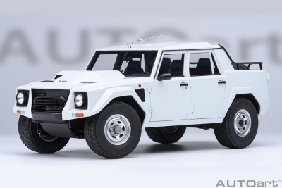 Lamborghini LM002 weiß Modellauto 1:18 Autoart