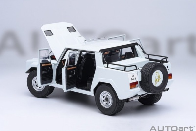 Lamborghini LM002 weiß Modellauto 1:18 Autoart