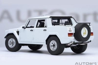 Lamborghini LM002 weiß Modellauto 1:18 Autoart