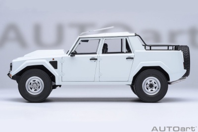 Lamborghini LM002 weiß Modellauto 1:18 Autoart