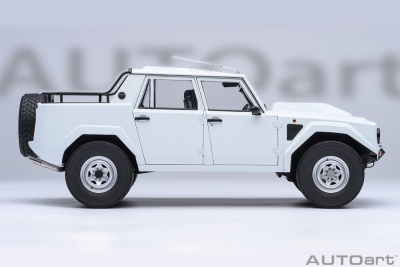 Lamborghini LM002 weiß Modellauto 1:18 Autoart