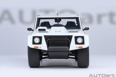 Lamborghini LM002 weiß Modellauto 1:18 Autoart