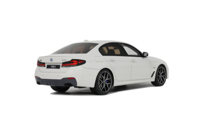 BMW 545E Xdrive M Sport 2023 weiß Modellauto 1:18...