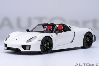 Porsche 918 Spyder Weissach Package 2013 weiß...