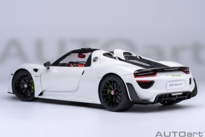 Porsche 918 Spyder Weissach Package 2013 weiß...