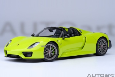 Porsche 918 Spyder Weissach Package 2013 grün...