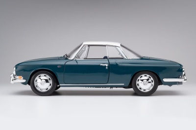 VW Karmann Ghia Typ 34 dunkelblau weiß Modellauto...
