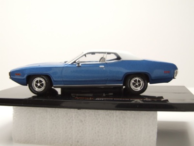 Plymouth Satellite Sebring Plus 1971 blau weiß Modellauto 1:43 ixo models
