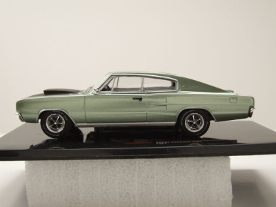 Dodge Charger 1967 hellgrün metallic Modellauto 1:43 ixo models