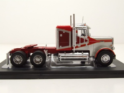 Freightliner FLC 120 64 T Zugmaschine 1977 silber rot Modellauto 1:43 ixo models