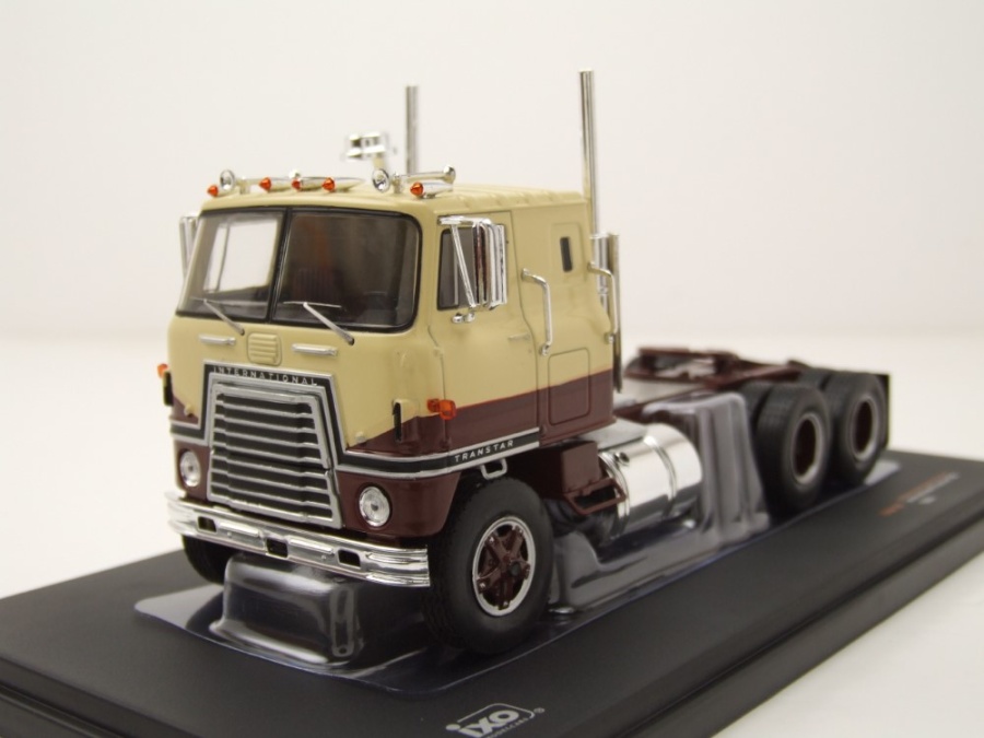 International Transtar COE Zugmaschine 1965 beige braun Modellauto 1:43 ixo models
