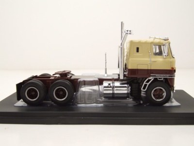 International Transtar COE Zugmaschine 1965 beige braun Modellauto 1:43 ixo models