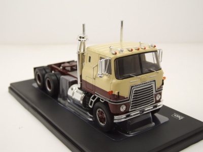 International Transtar COE Zugmaschine 1965 beige braun Modellauto 1:43 ixo models