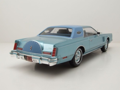 Lincoln Continental Mk V 1978 hellblau Modellauto 1:18 MCG