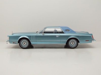 Lincoln Continental Mk V 1978 hellblau Modellauto 1:18 MCG