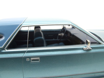 Lincoln Continental Mk V 1978 hellblau Modellauto 1:18 MCG