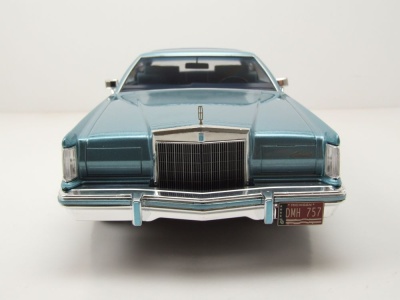 Lincoln Continental Mk V 1978 hellblau Modellauto 1:18 MCG