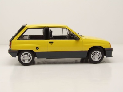 Opel Corsa A SR 1983 gelb Modellauto 1:18 MCG