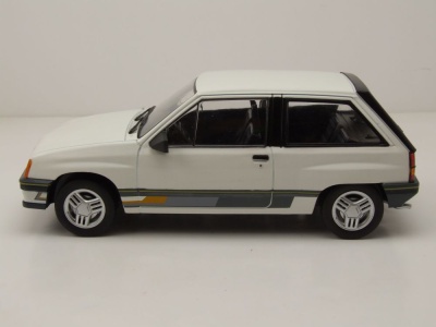 Opel Corsa A Sprint 1983 weiß Modellauto 1:18 MCG
