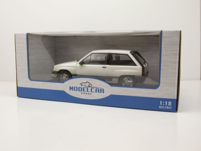 Opel Corsa A Sprint 1983 weiß Modellauto 1:18 MCG
